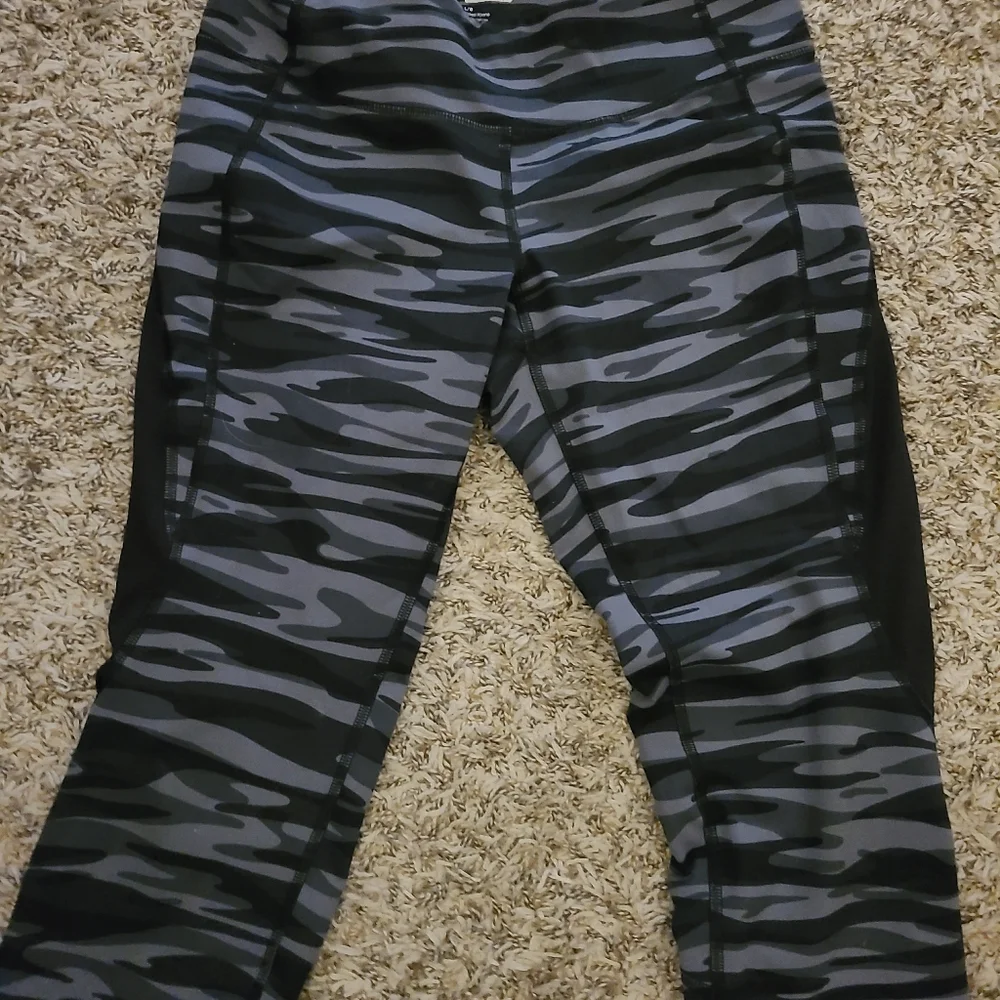 Exercise Capri Pants - Picture 1 of 2